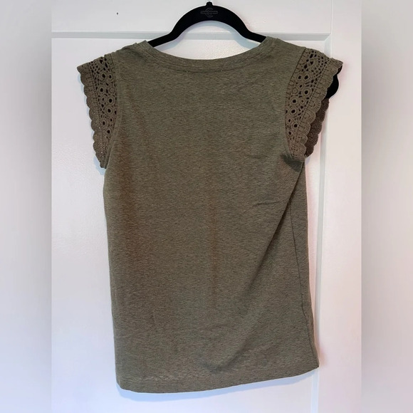 Loft-cap sleeve top - Picture 2 of 3